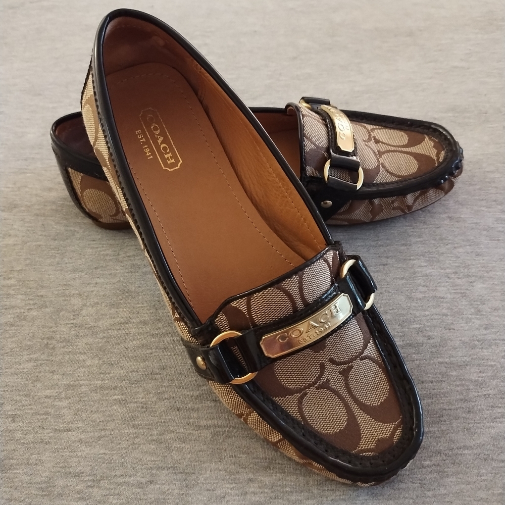 Women's Coach Felisha Signature C Khaki Monogram Loafers Size 8 M